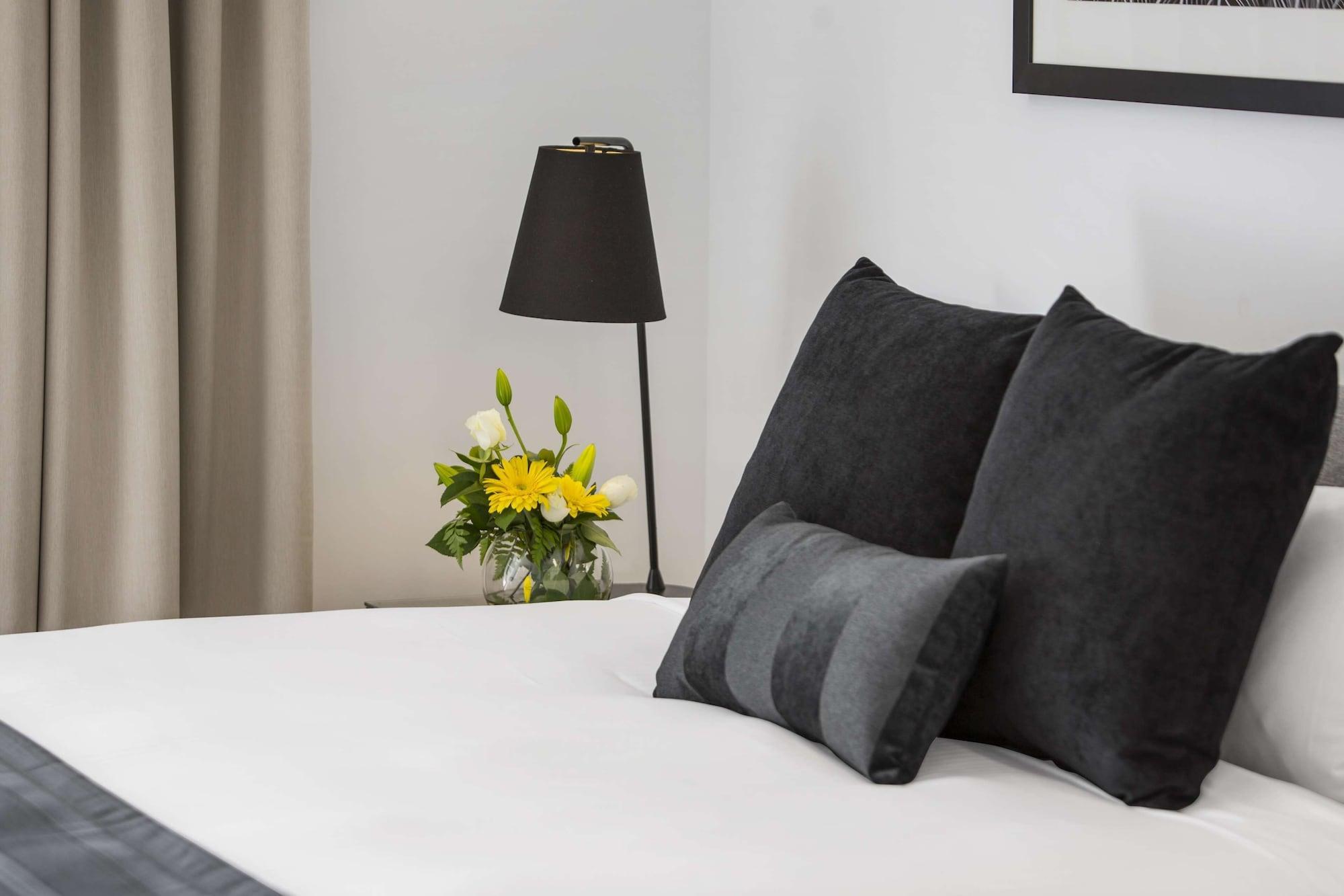Oaks Mackay Carlyle Suites Bagian luar foto