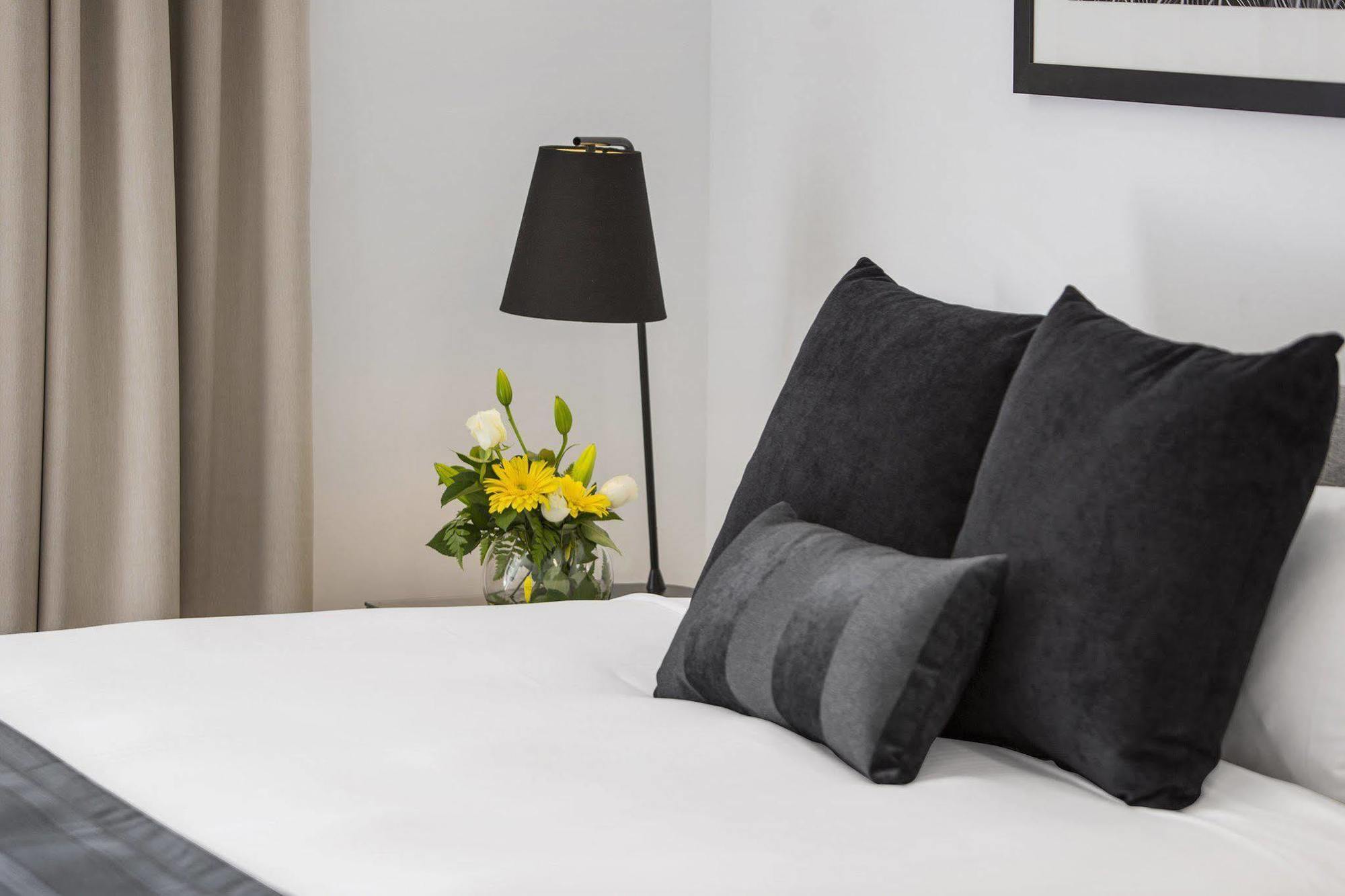 Oaks Mackay Carlyle Suites Bagian luar foto