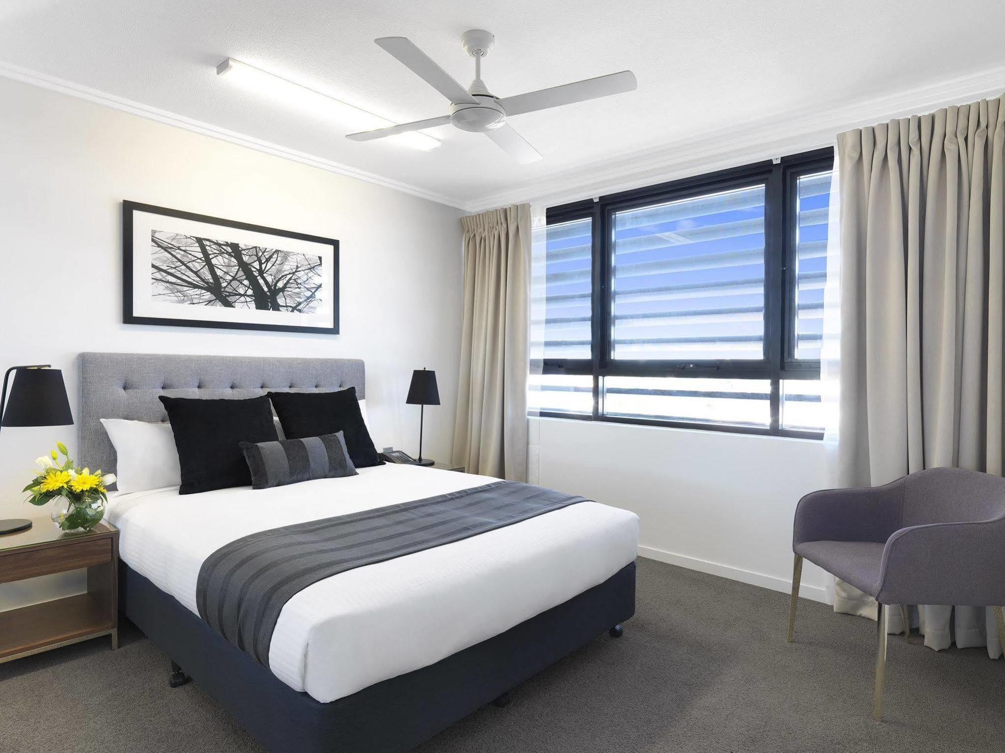 Oaks Mackay Carlyle Suites Bagian luar foto